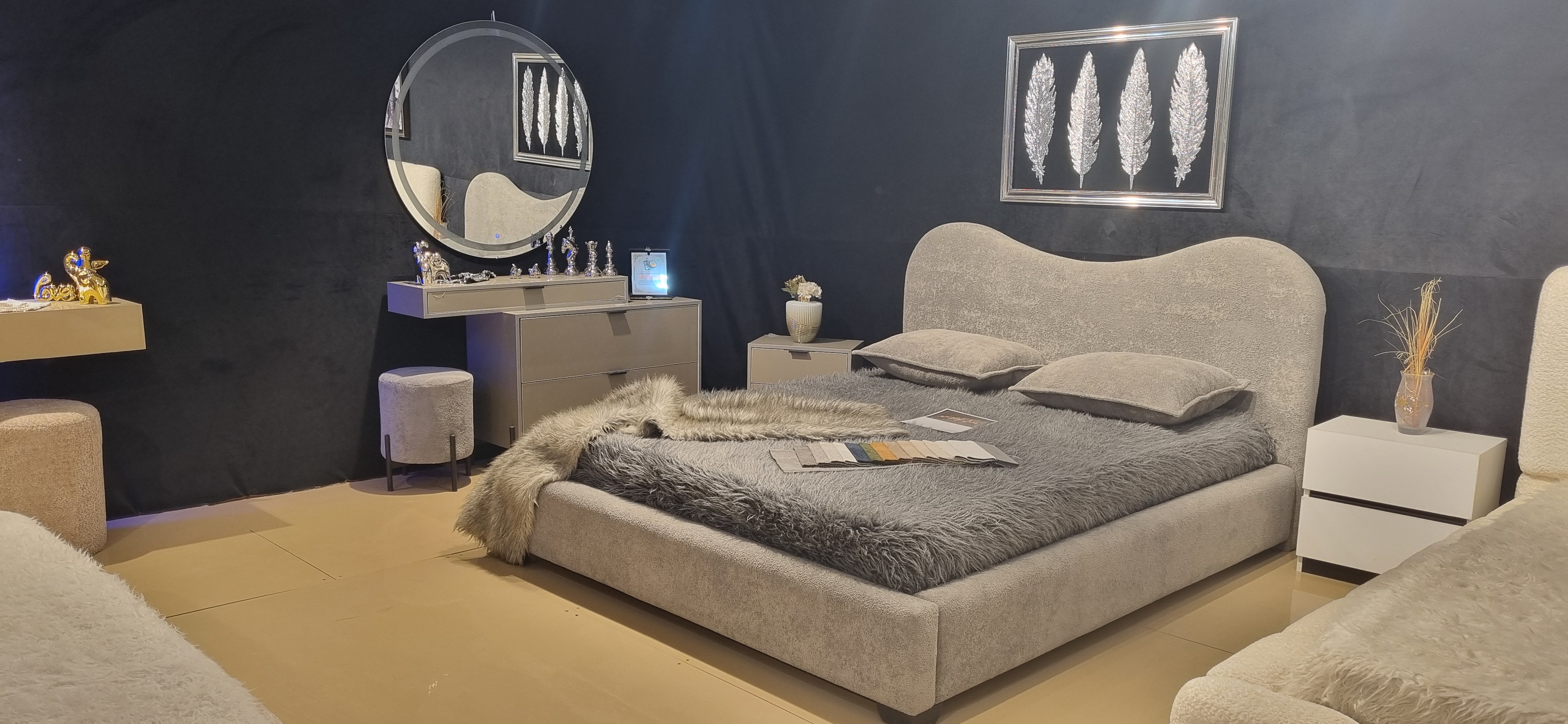 تخت تک لوتوس